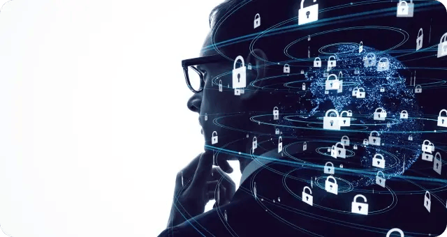 Mann mit Cybersecurity Hintergrund