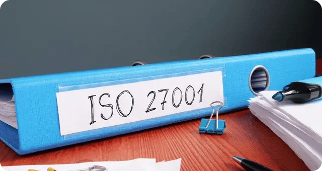 Ordner mit ISO27001 Beschriftung