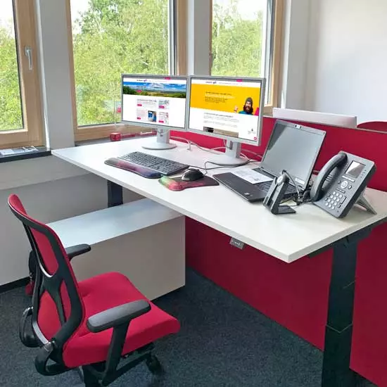 Neuer Arbeitsplatz bei Brandmauer
